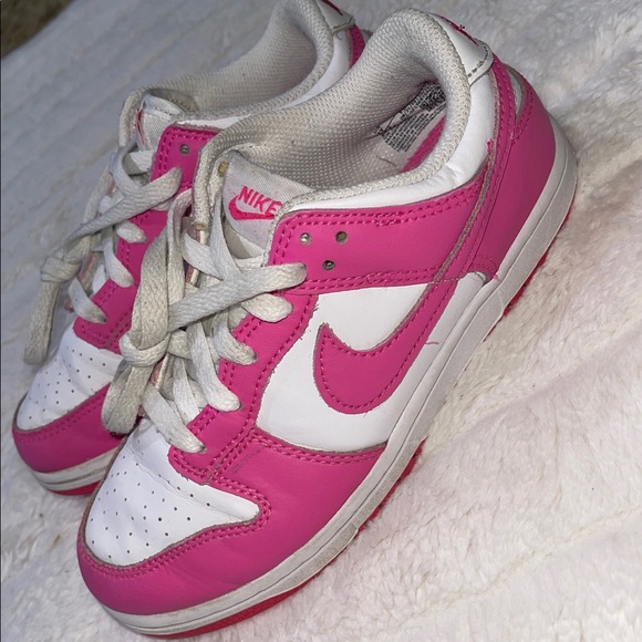 Nike Dunk Kids Sneakers in Pink and White - Picture 3 of 9